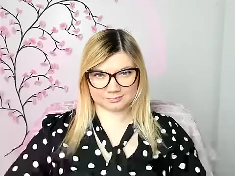 Lola moree online show from 12-21-25, 12:40