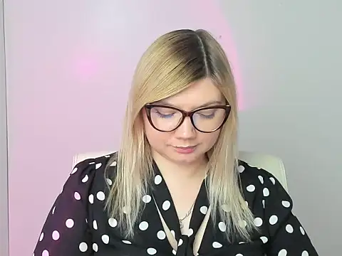 Lola moree online show from 11-11-25, 01:28