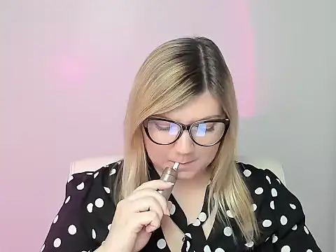 Lola moree online show from 10-22-25, 12:15