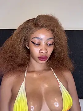 Snapshot of ZinaFreak chatting on 10-20-25, 07:14 ZinaFreak online show from 10-20-25, 07:14