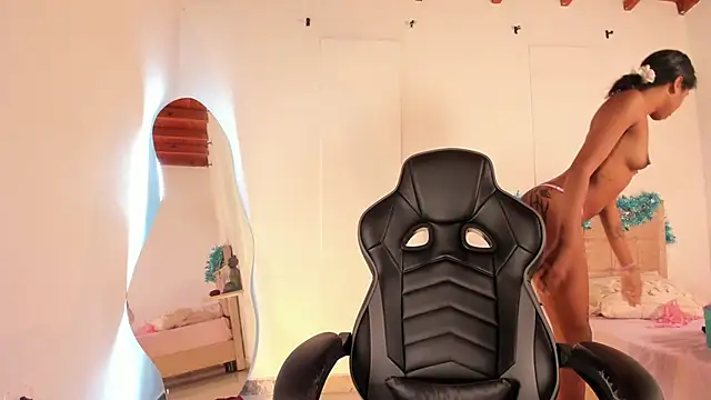 Zaira Rose  online show from 12-18-25, 01:59