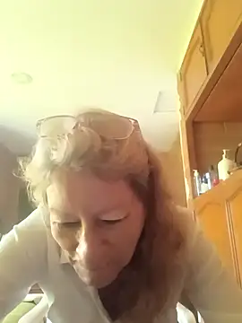 MaryLunna online show from 02-12-25, 02:10