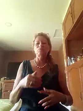 MaryLunna online show from 02-13-25, 02:09