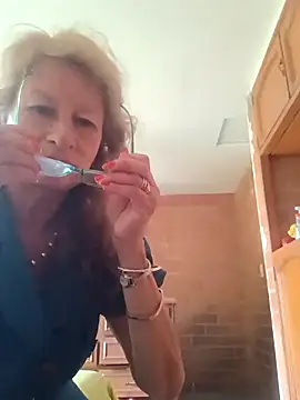 MaryLunna online show from 03-10-25, 07:40