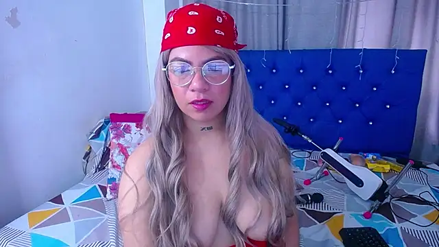 hornny cougar online show from 11-10-25, 06:02