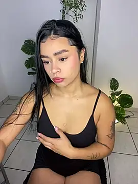 Snapshot of meli_ortiz_ chatting on 07-17-26, 02:03 meli ortiz online show from 07-17-26, 02:03