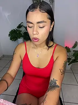 Snapshot of meli_ortiz_ chatting on 06-24-26, 03:32 meli ortiz online show from 06-24-26, 03:32