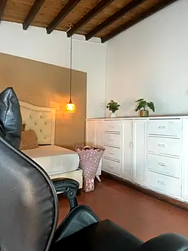 Hadley  online show from 10-30-25, 04:11