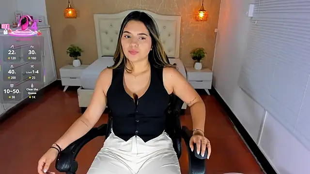 Hadley  online show from 05-12-26, 03:03
