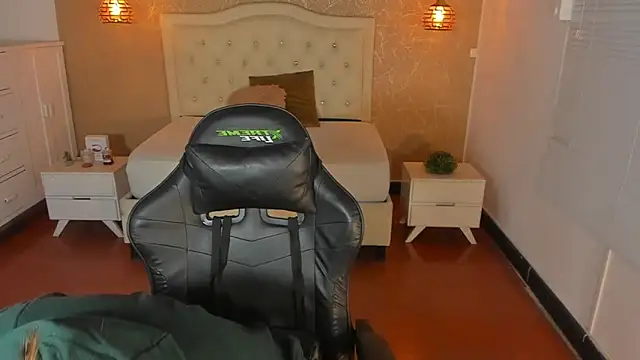 Hadley  online show from 11-07-25, 03:44