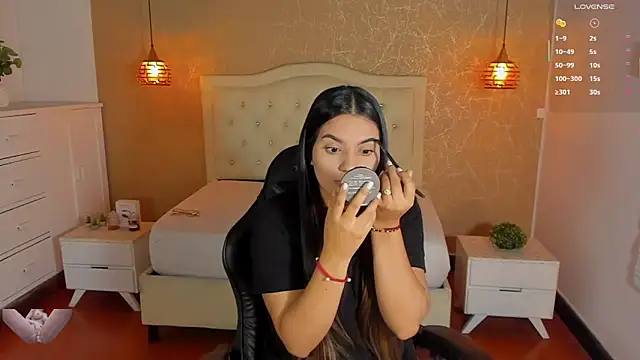 Hadley  online show from 11-05-25, 03:31