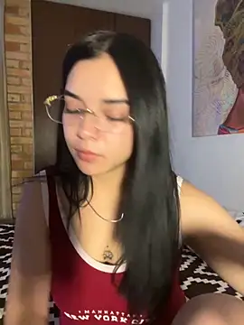 Snapshot of eileensophi chatting on 10-18-25, 05:42 eileensophi online show from 10-18-25, 05:42
