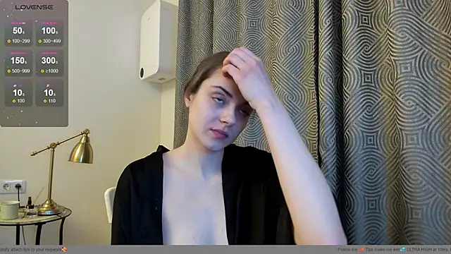 Snapshot of Hustle_Babyy chatting on 02-10-26, 08:30 Hustle Babyy online show from 02-10-26, 08:30