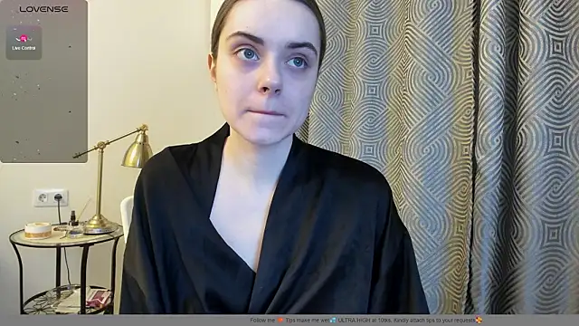 Snapshot of Hustle_Babyy chatting on 02-11-26, 04:18 Hustle Babyy online show from 02-11-26, 04:18