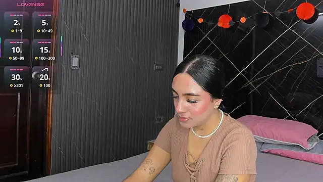 Estefy gomez09 online show from 11-06-25, 04:05