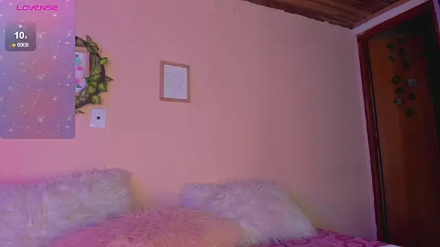 Snapshot of Nalia_adams chatting on 03-05-25, 12:44 Nalia adams online show from 03-05-25, 12:44