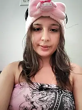 Snapshot of Maiden-Hot chatting on 06-24-26, 10:51 Maiden-Hot online show from 06-24-26, 10:51