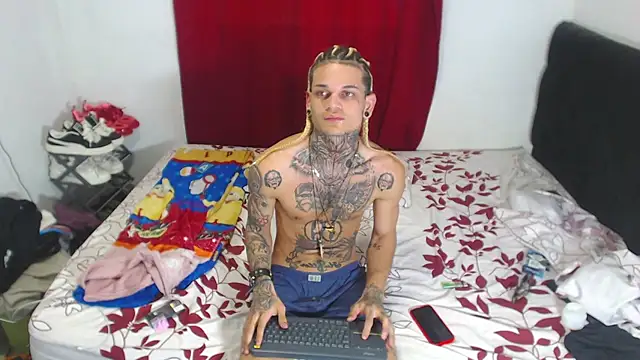Snapshot of hot_man05 chatting on 02-05-25, 12:38 hot man05 online show from 02-05-25, 12:38