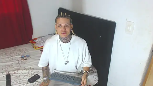Snapshot of hot_man05 chatting on 02-16-25, 03:16 hot man05 online show from 02-16-25, 03:16