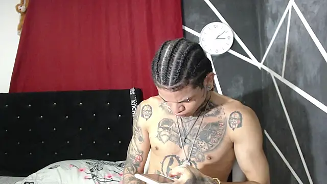 Snapshot of hot_man05 chatting on 09-30-25, 10:49 hot man05 online show from 09-30-25, 10:49