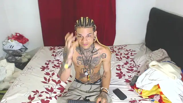 Snapshot of hot_man05 chatting on 02-19-25, 02:33 hot man05 online show from 02-19-25, 02:33