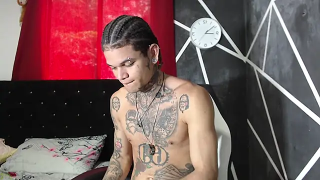 Snapshot of hot_man05 chatting on 10-02-25, 04:43 hot man05 online show from 10-02-25, 04:43
