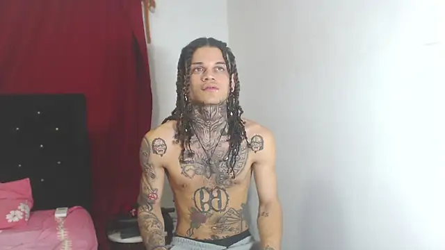 Snapshot of hot_man05 chatting on 03-16-25, 08:32 hot man05 online show from 03-16-25, 08:32