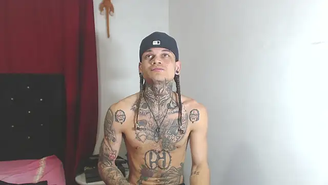 Snapshot of hot_man05 chatting on 03-14-25, 02:42 hot man05 online show from 03-14-25, 02:42