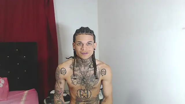 Snapshot of hot_man05 chatting on 03-07-25, 01:53 hot man05 online show from 03-07-25, 01:53