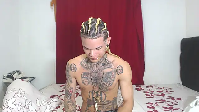 Snapshot of hot_man05 chatting on 02-02-25, 02:06 hot man05 online show from 02-02-25, 02:06