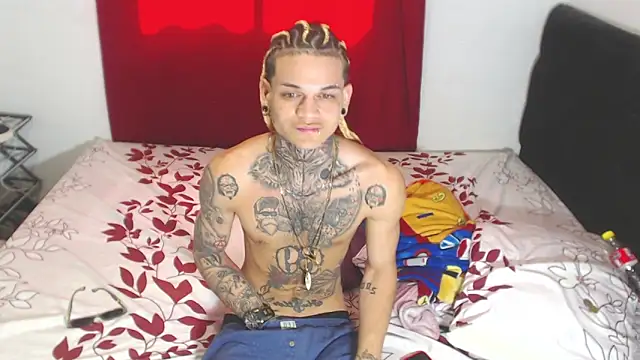 Snapshot of hot_man05 chatting on 02-03-25, 06:17 hot man05 online show from 02-03-25, 06:17