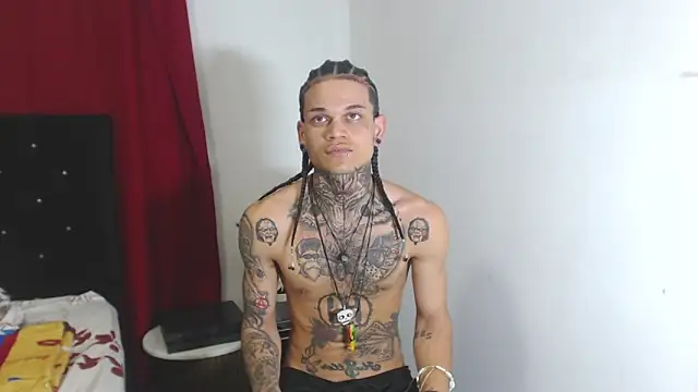 Snapshot of hot_man05 chatting on 02-22-25, 03:01 hot man05 online show from 02-22-25, 03:01