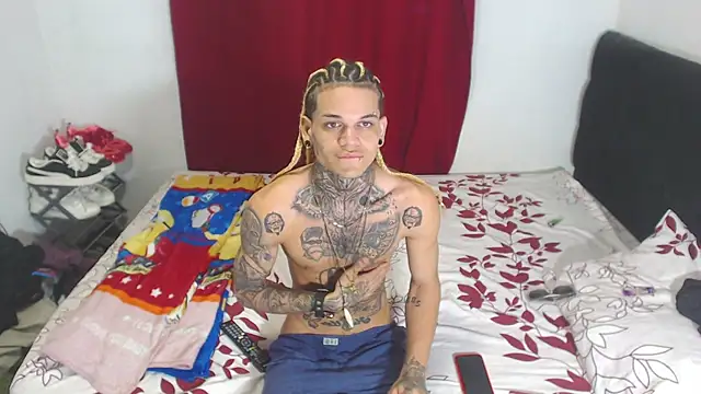 Snapshot of hot_man05 chatting on 02-05-25, 03:23 hot man05 online show from 02-05-25, 03:23