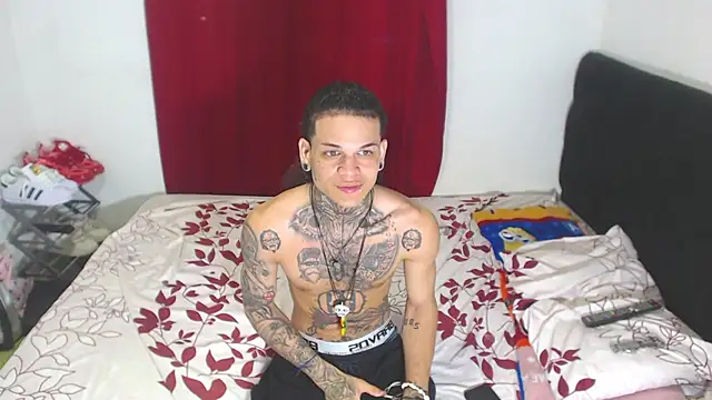 Snapshot of hot_man05 chatting on 02-21-25, 12:49 hot man05 online show from 02-21-25, 12:49