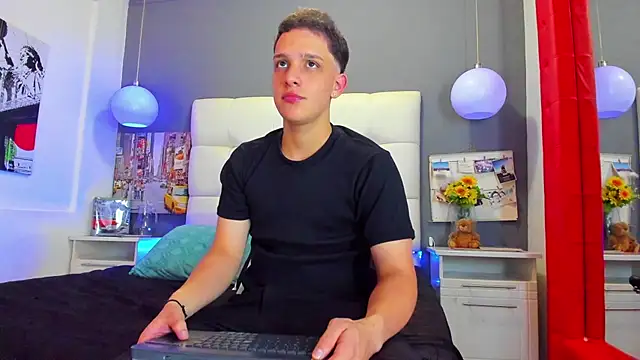 Thomas May4rs online show from 03-11-25, 03:58