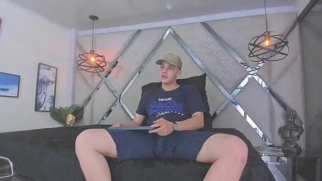 Thomas May4rs online show from 02-24-25, 07:33