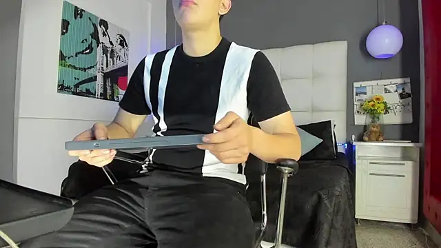 Thomas May4rs online show from 03-08-25, 04:01