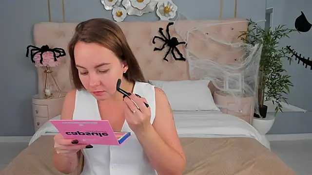 JaniceCollins online show from 10-28-25, 02:45