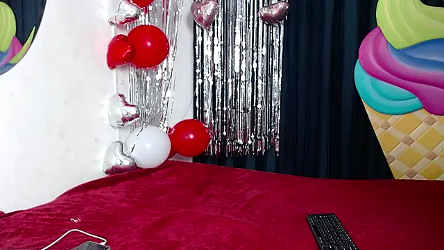 Snapshot of lunaember_cs chatting on 02-14-26, 04:13 lunaember cs online show from 02-14-26, 04:13