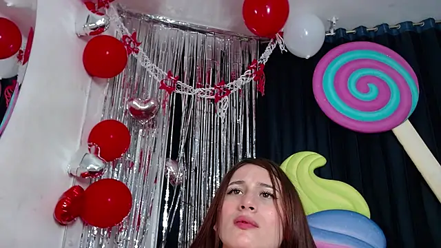 Snapshot of lunaember_cs chatting on 02-15-26, 04:24 lunaember cs online show from 02-15-26, 04:24