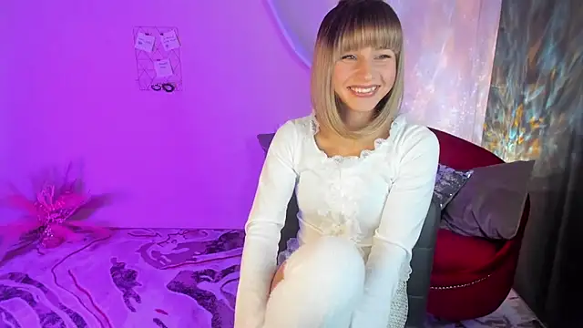 Snapshot of CharmBianca chatting on 11-13-25, 12:31 CharmBianca online show from 11-13-25, 12:31