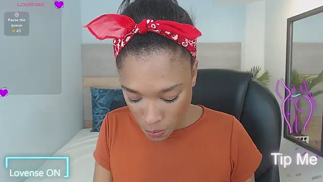 Snapshot of brendathompson_ chatting on 10-21-25, 02:11 brendathompson online show from 10-21-25, 02:11