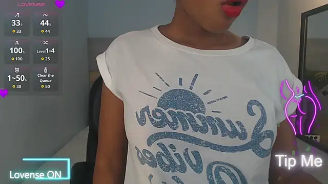 Snapshot of brendathompson_ chatting on 10-15-25, 03:16 brendathompson online show from 10-15-25, 03:16