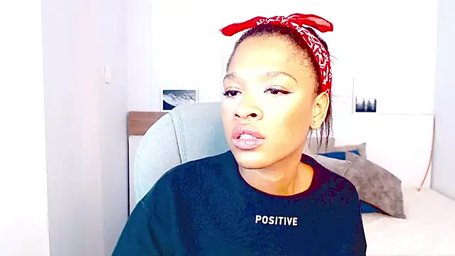 Snapshot of brendathompson_ chatting on 10-07-25, 01:28 brendathompson online show from 10-07-25, 01:28