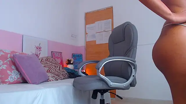 Snapshot of brendathompson_ chatting on 02-20-25, 04:03 brendathompson online show from 02-20-25, 04:03