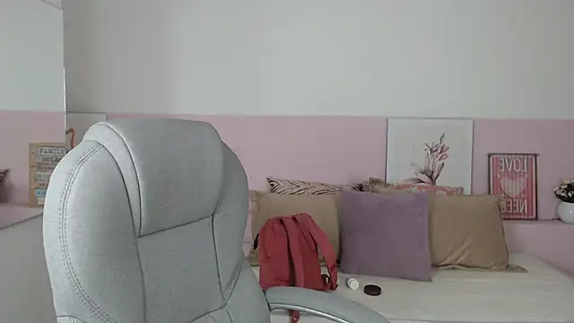 Snapshot of brendathompson_ chatting on 02-15-25, 12:33 brendathompson online show from 02-15-25, 12:33
