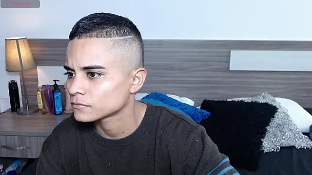 Liiamthompson online show from 12-22-25, 09:31