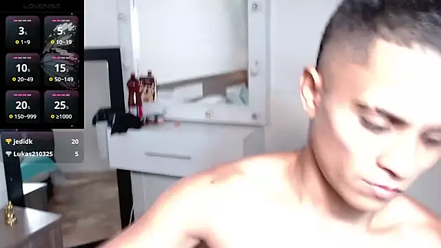 Liiamthompson online show from 04-07-26, 10:00