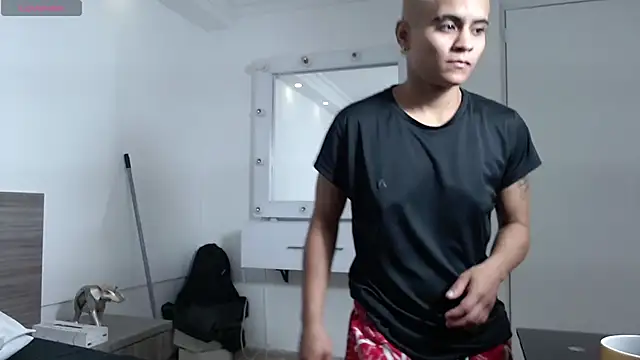 Snapshot of Liiamthompson chatting on 02-12-26, 10:37 Liiamthompson online show from 02-12-26, 10:37