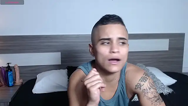 Liiamthompson online show from 12-21-25, 09:26